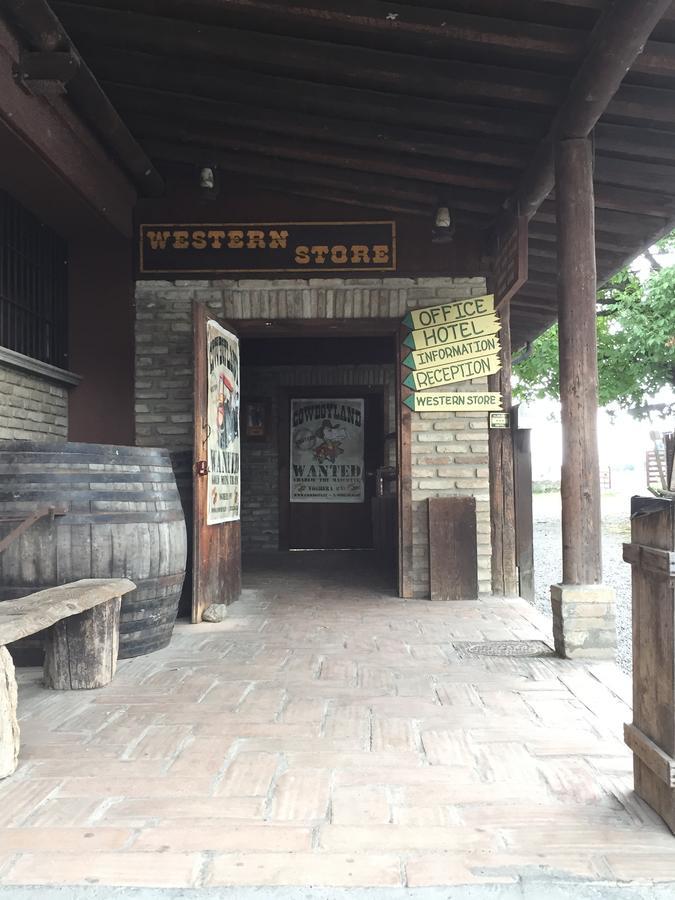 Hotel Cowboys Guest Ranch Voghera Exterior foto